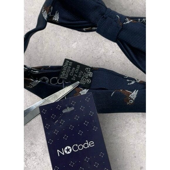 NEW NO CODE Microfiber Silk Bow Tie Navy Dog W:1.8" - Picture 3 of 3